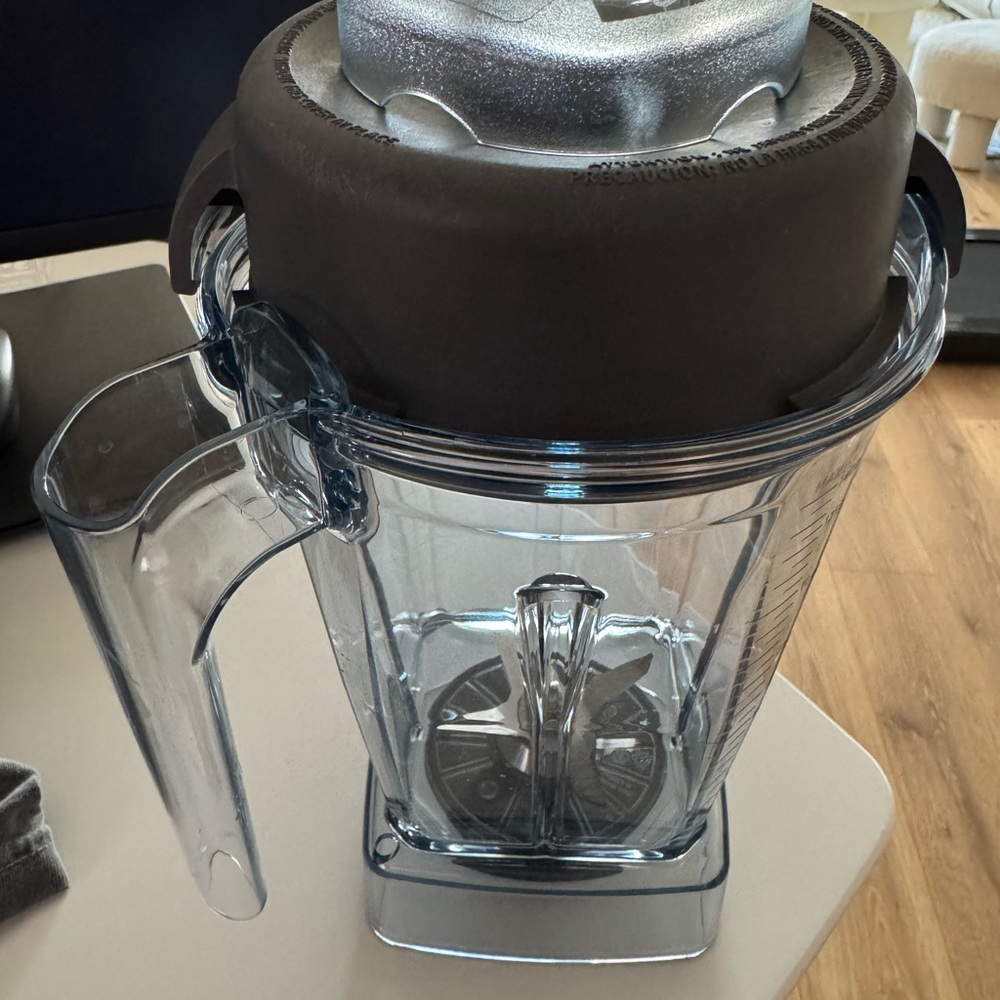 Vitamix Blender Jar with Lid (not entire blender)